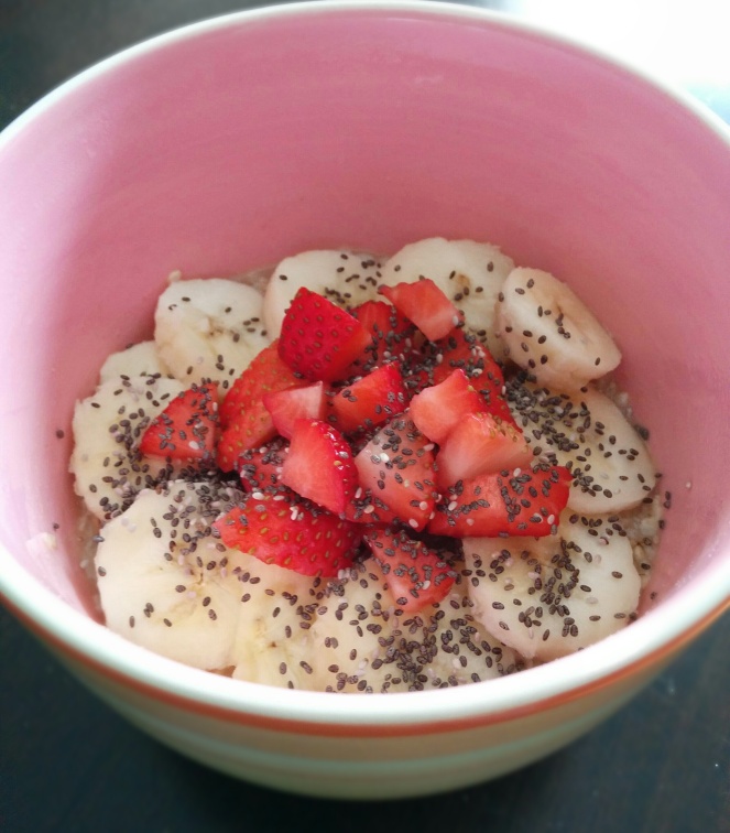 oatmeal and fruit | lookingjoligood.blog